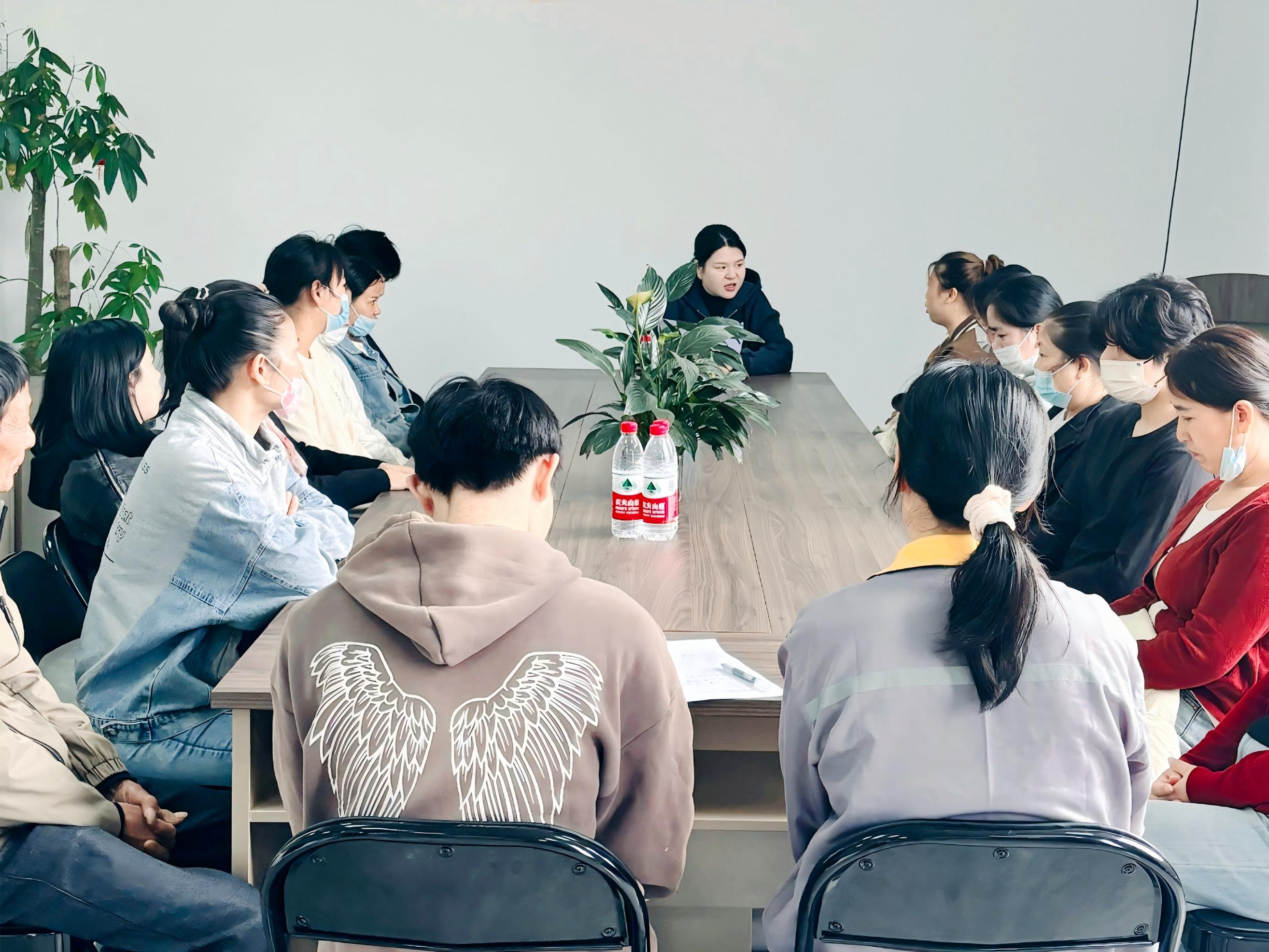 शंघाई सिल्क ऑप्टिकल टेक्नोलॉजी उत्कृष्ट कर्मचारी संगोष्ठी में नवाचार और संवाद को बढ़ावा देती है